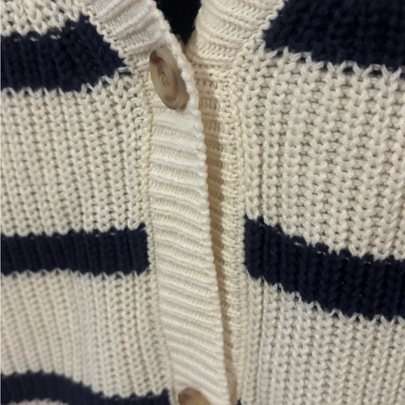 - Becool cable knit button sweater sleeveless navy white M/L - Picture 5 of 6